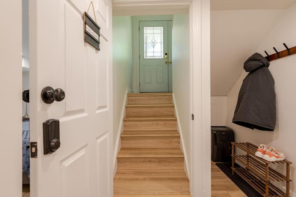 Luxury New Spacious Apartment - Country Hills, キッチナー エクステリア 写真