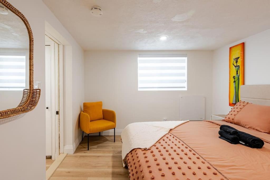 Luxury New Spacious Apartment - Country Hills, キッチナー エクステリア 写真
